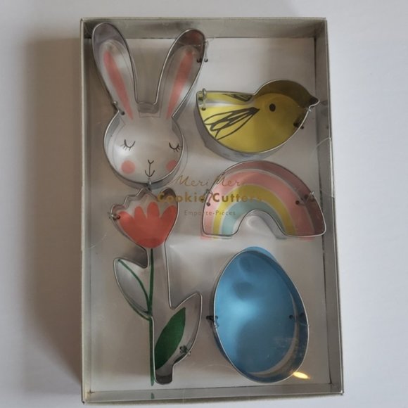 Towel & Salt & Paper Shaker Set of 4 - Picture 4 of 6